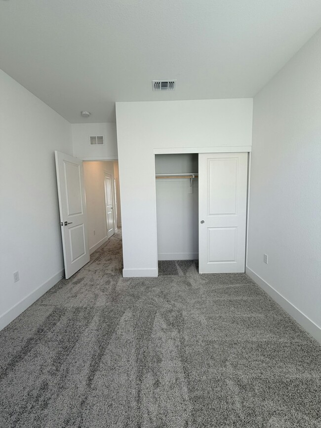 Building Photo - 397 N Paso Robles Dr