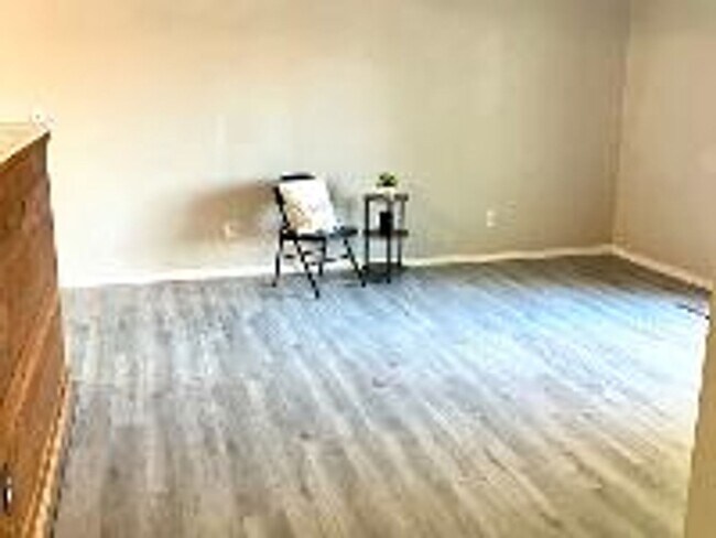 Building Photo - 3 Bedroom Southwest OKC