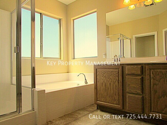 Building Photo - 692 Sumatra Pl