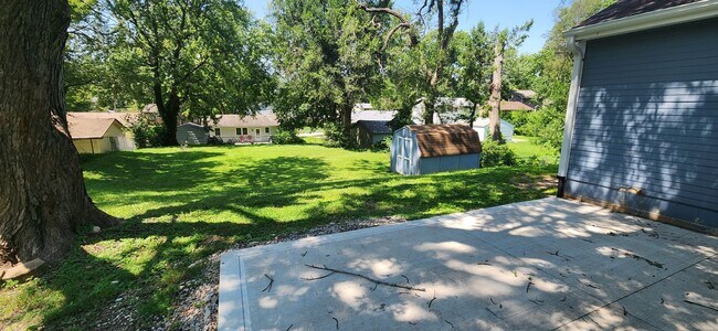 Building Photo - Beautiful home with attached garage and great yard!