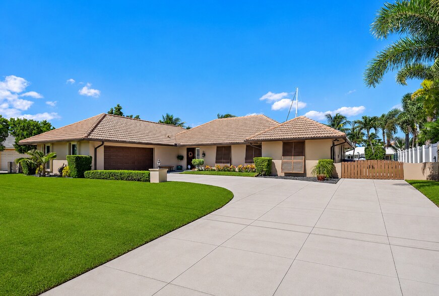 Building Photo - 1090 Fairview Ln