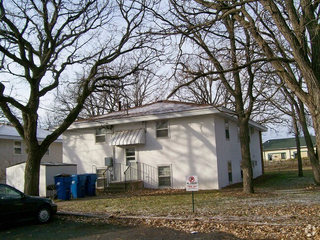 Building Photo - 2828 Verndale Ave