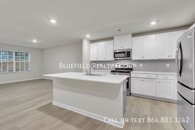Building Photo - 808 Harper St