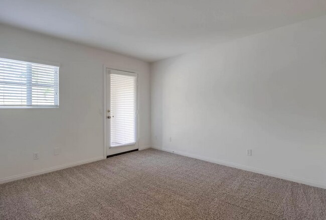 Building Photo - 1059 Vista Pointe Blvd