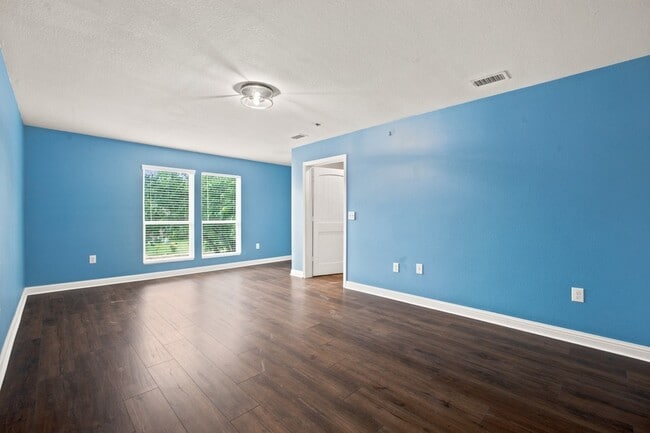 Building Photo - 2016 Knollwood Ln