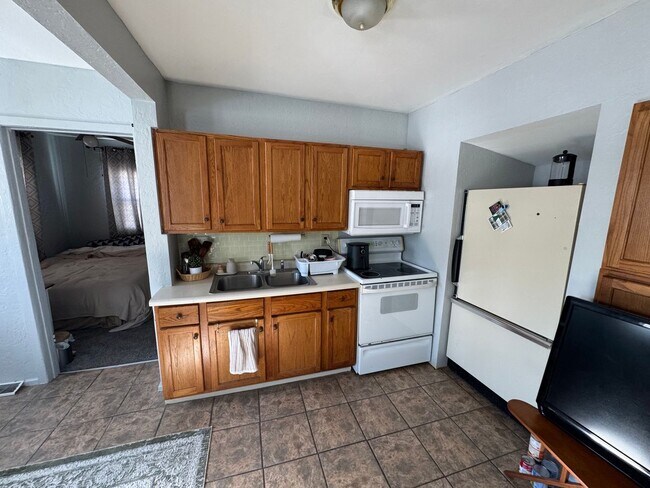 Building Photo - 1 Bed House