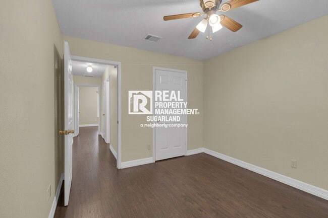 Building Photo - Fantastic Katy 3-2 close to everything