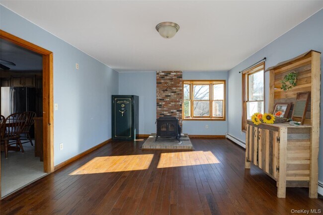 Building Photo - 123 Brush Hill Rd