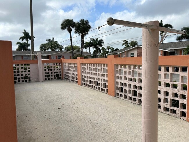 Building Photo - 2723 Dudley Dr W