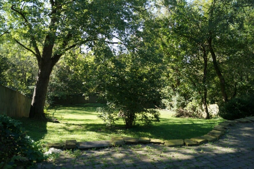 Building Photo - Eleventh St