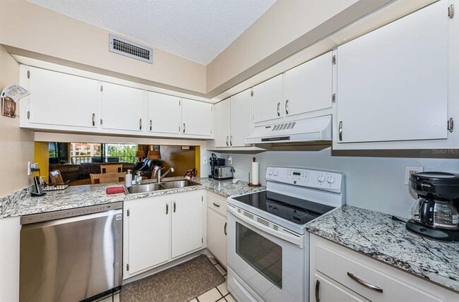 Building Photo - 6273 Bahia Del Mar Blvd S