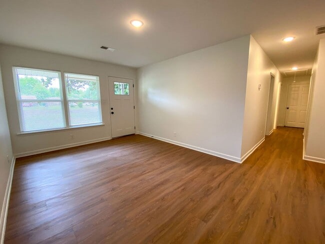 Building Photo - 4 bedroom, 2 bathroom in Southaven recentl...