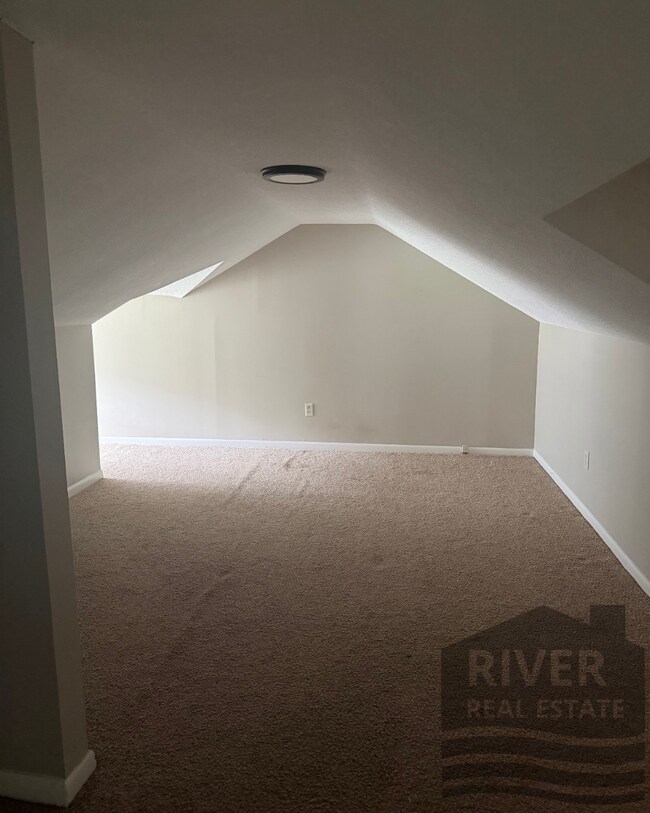 Building Photo - 2150 Estaline Dr