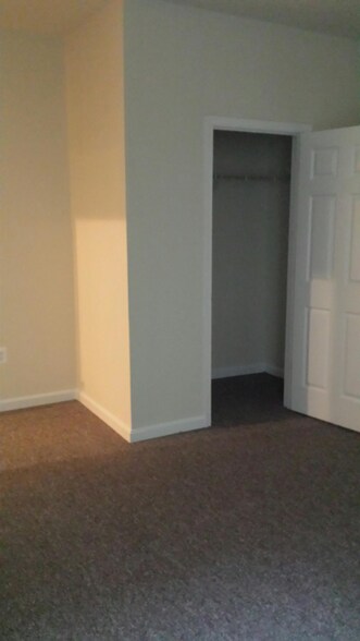 Building Photo - 132 Church St