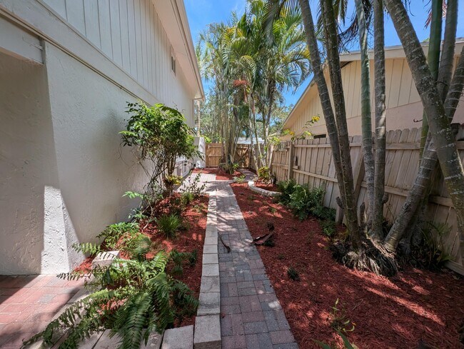 Building Photo - 3069 NW 27th Terrace