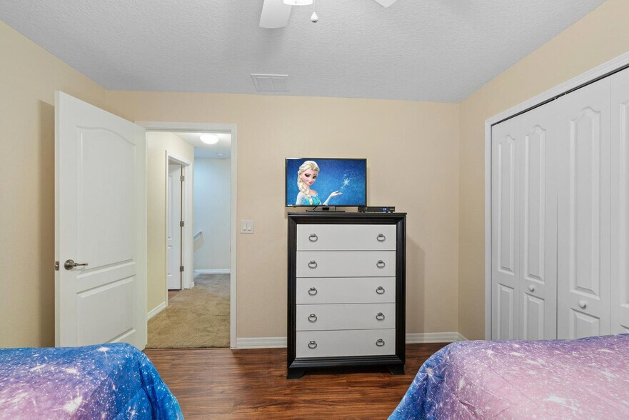Building Photo - 3071 Beach Palm Ave