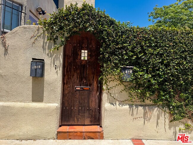 Building Photo - 1295 Cochran Ave