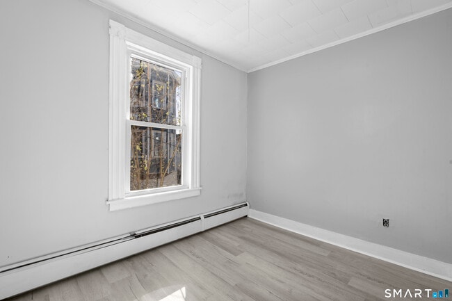 Building Photo - 48 Anderson St