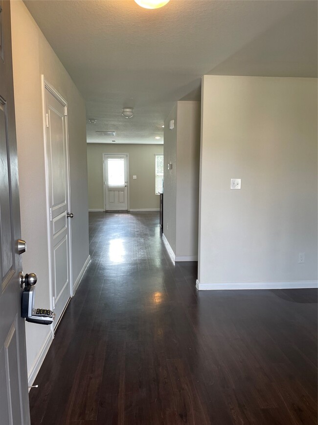 Building Photo - 2522 Bedrock Ln