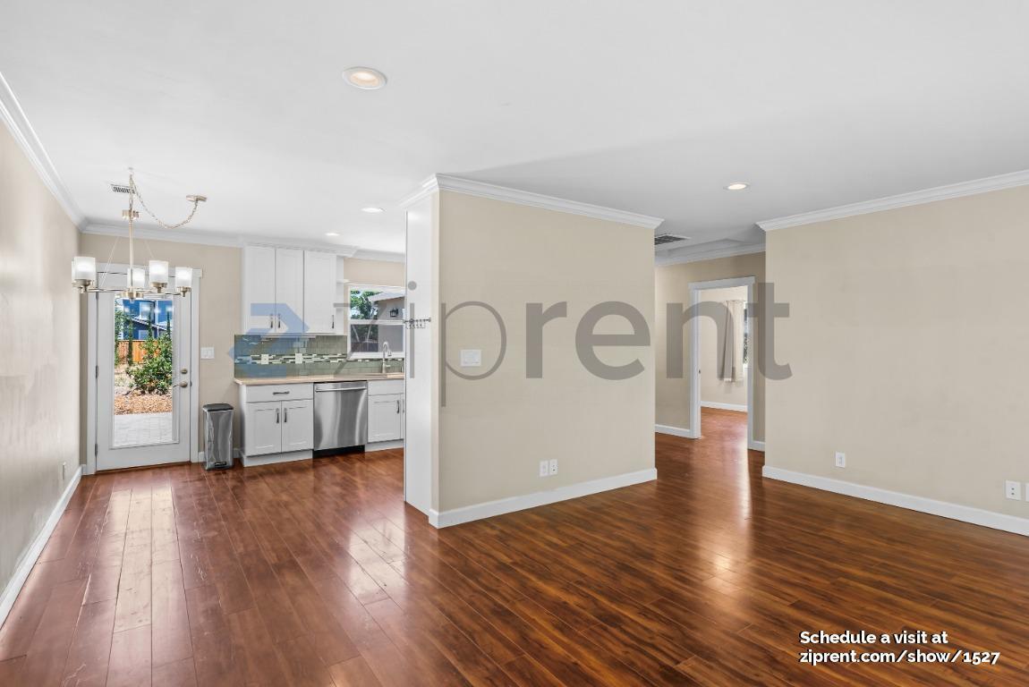 Building Photo - Unit Front House