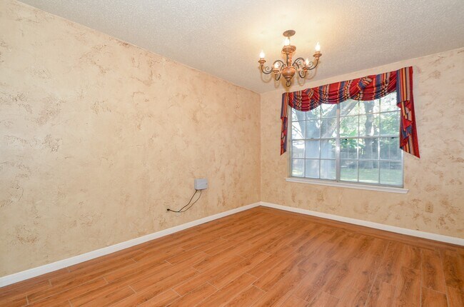 Building Photo - 8310 Hot Springs Dr