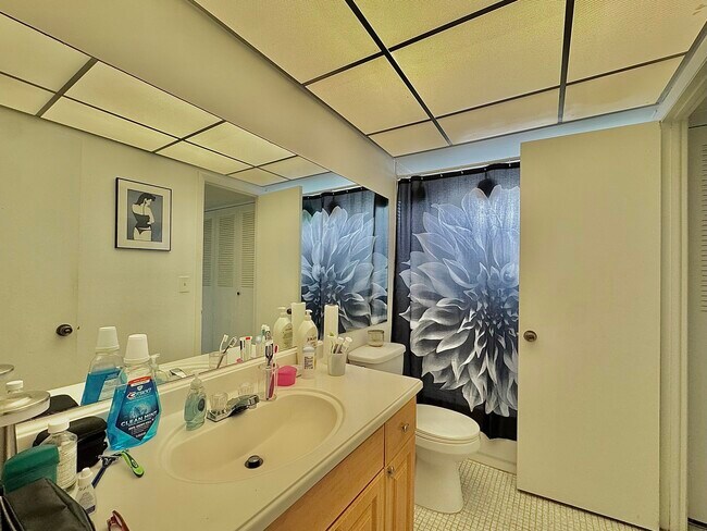 Building Photo - 5181 W Oakland Park Blvd