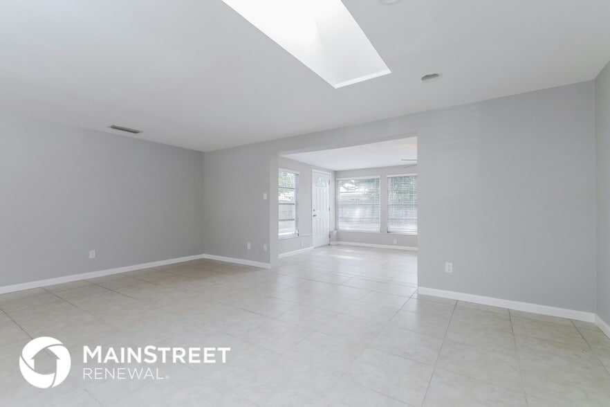 Building Photo - 2652 White Sands Dr