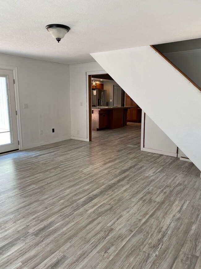 Building Photo - Rare Five Bedroom On Quiet Cul-de-Sac