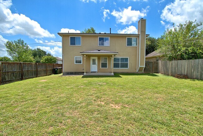 Building Photo - Well Maintained 4 Bed House in Kyle