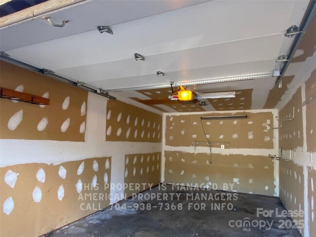 Building Photo - 735 Kluttz St