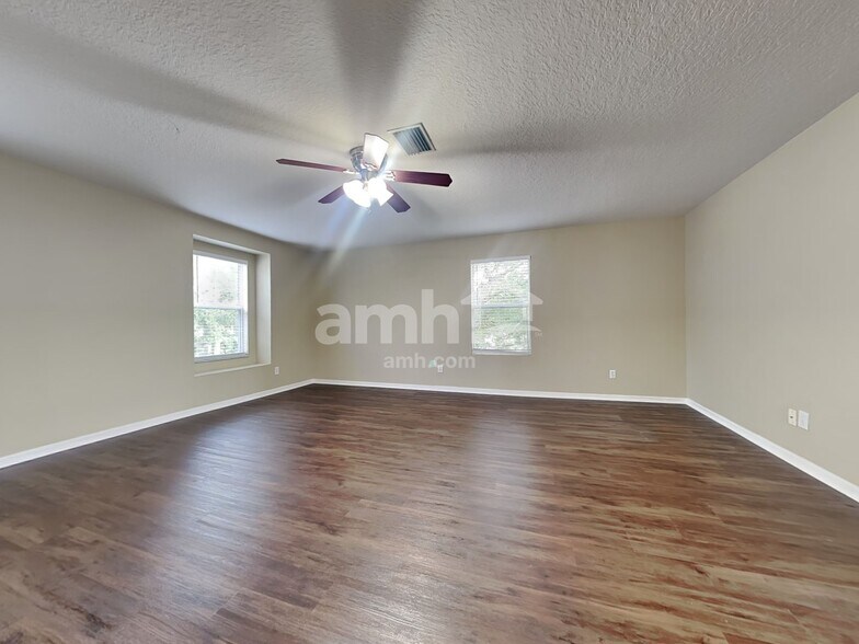 Building Photo - 11114 Golden Silence Dr