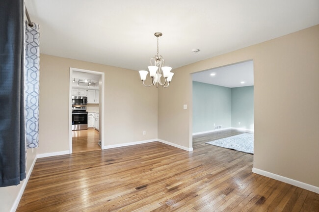 Building Photo - 2481 E Rahn Rd