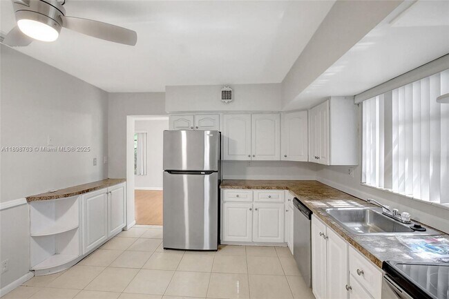 Building Photo - 5386 Balsam Terrace