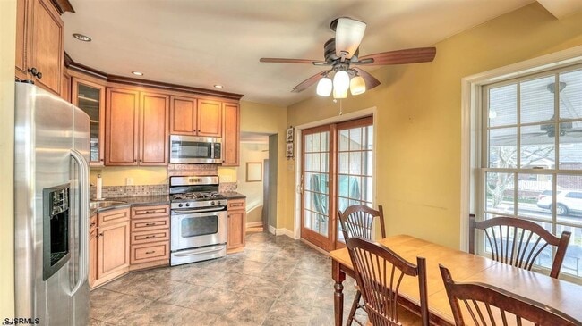 Building Photo - 403 Oak Ter