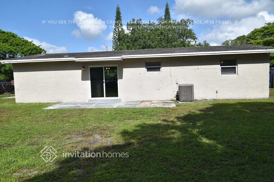Building Photo - 1712 NW 15th Ave