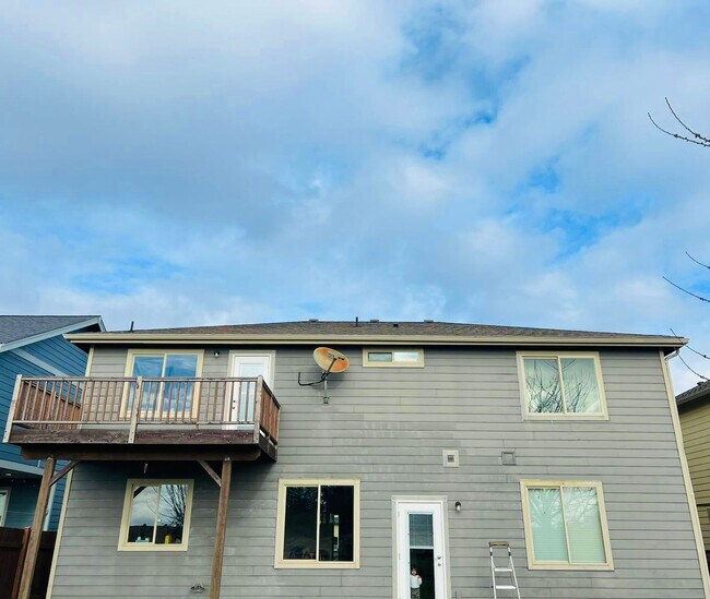 Building Photo - 2655 Glenmore St