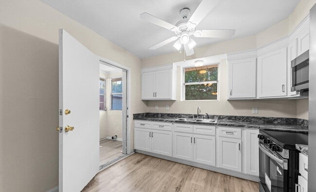 Building Photo - For Rent