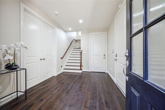 Building Photo - 9455 Fannin St