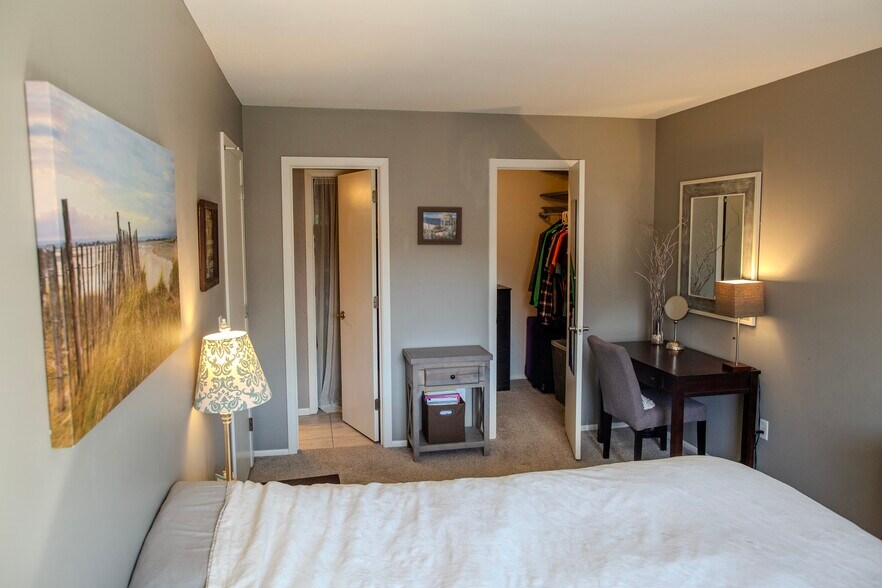 Building Photo - 7589 Zinnia Way