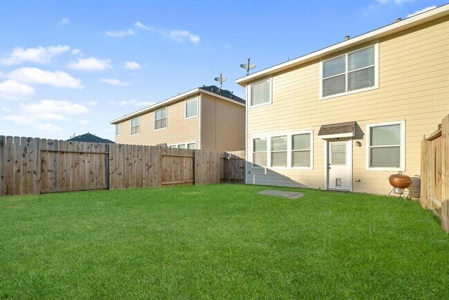 Building Photo - 17139 Oakwood Chase Dr