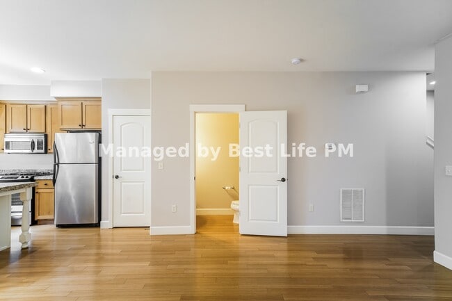 Building Photo - 2067 NE 49th Way