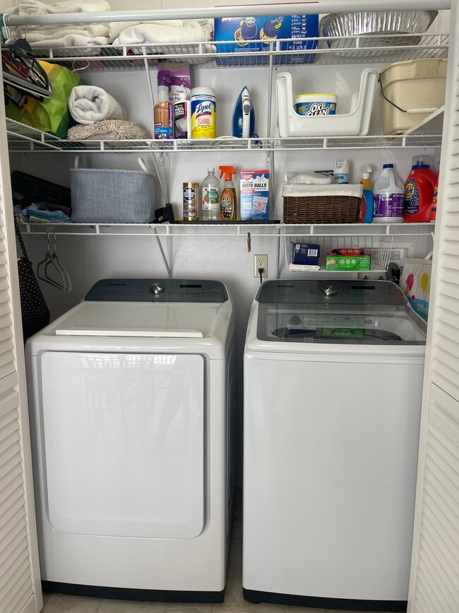 Building Photo - 16300 Pine Ridge Rd