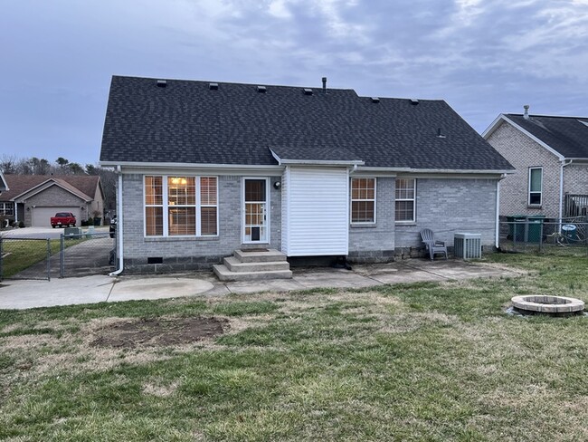 Building Photo - Ranch rental with split floor plan