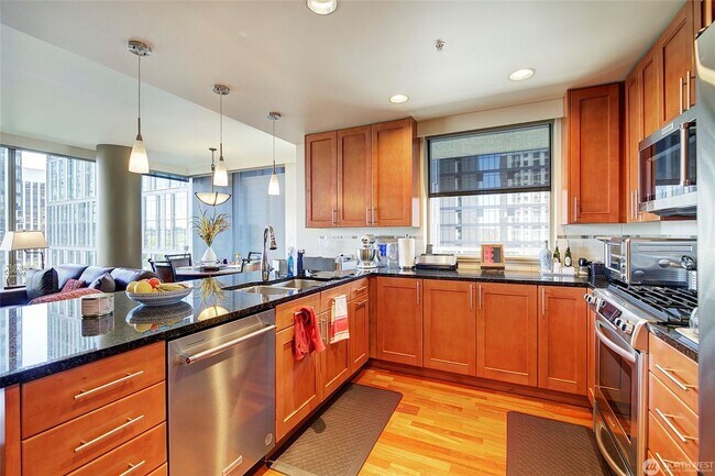 Building Photo - 2Bd/2Ba Bellevue Condo