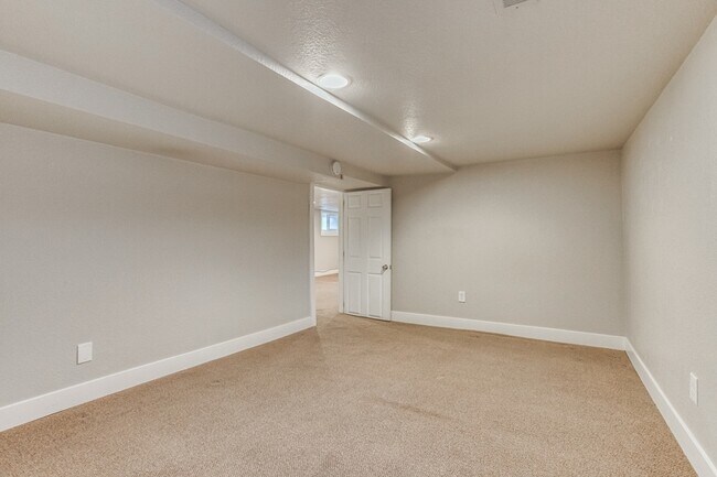 Building Photo - 4435 Clay St