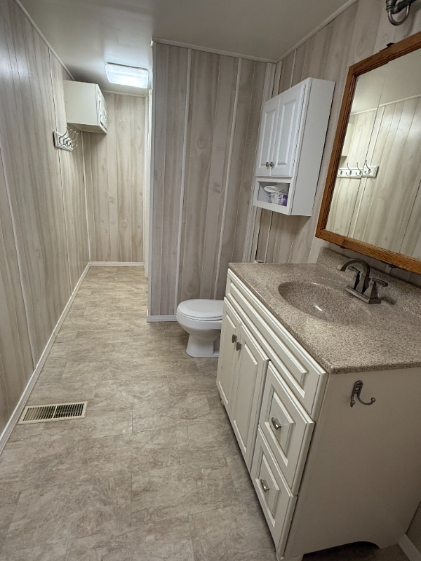 Building Photo - 102 W Chartes St