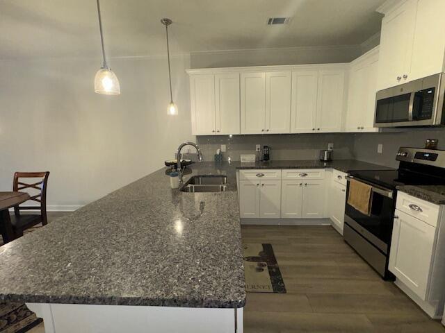 Building Photo - 3010 Stanhope Dr