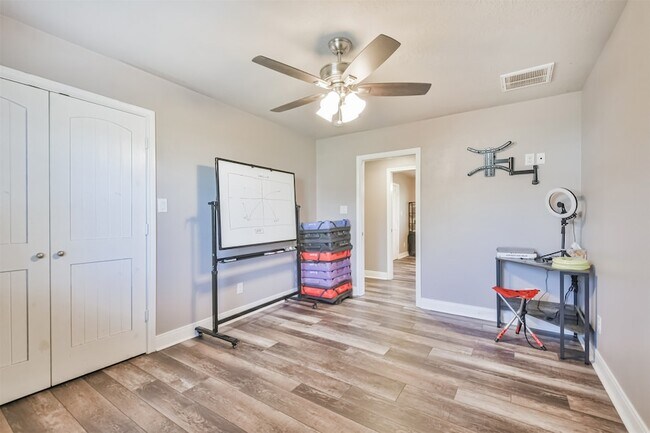 Building Photo - 24237 Creekwood Dr