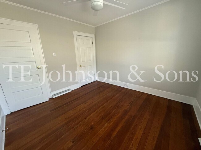 Building Photo - Charming 3BR Home with Fenced Yard, Hardwood Floors and Classic Built Ins