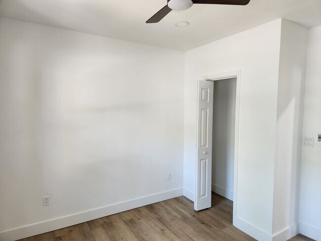 Building Photo - Spacious and Updated Home with Split Floor Plan